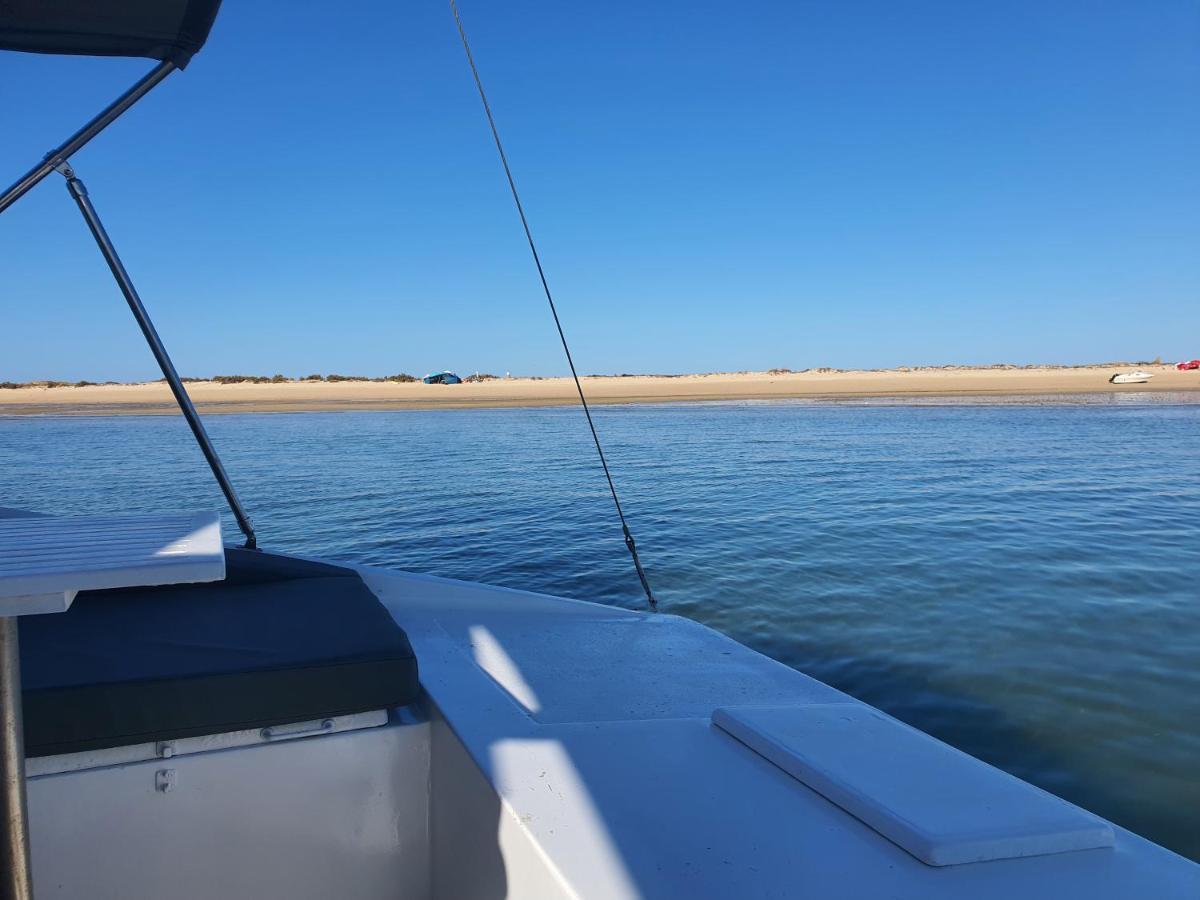 Barco Casa Catamara Sleepandboat Hotel Faro Ngoại thất bức ảnh