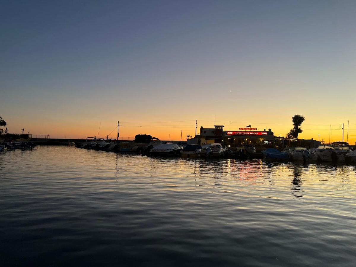 Barco Casa Catamara Sleepandboat Hotel Faro Ngoại thất bức ảnh