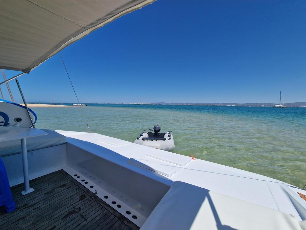 Barco Casa Catamara Sleepandboat Hotel Faro Ngoại thất bức ảnh